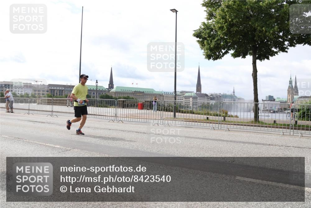 29.06.2025 - hella hamburg halbmarathon Lena Gebhardt http://msf.ph/oto/8423540 29.06.2025 10:18:59 Lombardsbrücke 1234, 1349, 1521, 1718, 1755, 2096, 2311, 2703, 2781, 2802, 2821, 3026, 3105, 3118, 3202, 3529, 3591, 3592, 3631, 4383, 4718, 4802, 4845, 5034, 5049, 5080, 5098, 5178, 5264, 5266, 5323, 5429, 5834, 5910, 6194, 6249, 6413, 6477, 6482, 6533, 6736, 7051, 7121, 7214, 7252, 7454, 8665, 8761, 8778, 8780, 9252, 9270, 9272, 9276, 9505, 9549, 9652, 9658, 9756, 9757, 10037, 10172, 10467, 10502, 10816, 12541, 12548, 12552, 12703 meine-sportfotos.de