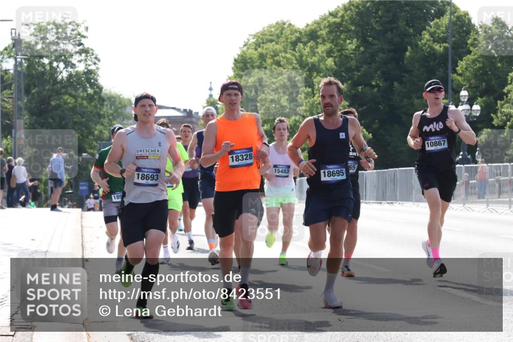 29.06.2025 - hella hamburg halbmarathon Lena Gebhardt http://msf.ph/oto/8423551 29.06.2025 09:43:06 Lombardsbrücke 18328, 189, 18693, 65, 15483, 18695, 10867, 1271, 4338, 5301, 5612, 6090, 7331, 7855, 9097, 9269, 9385, 9565, 9767, 10867, 11078, 11228, 11994, 12341, 12360, 12529, 12992, 13346, 13374, 13872, 13913, 14728, 14753, 14757, 14836, 15483, 15671, 17614, 18037, 18328, 18693, 18695, 18740, 18989, 19041, 19042, 19050, 19076, 19078 meine-sportfotos.de