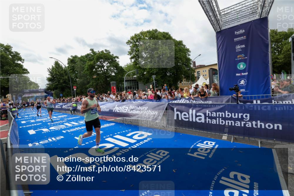 29.06.2025 - hella hamburg halbmarathon Zöllner http://msf.ph/oto/8423571 29.06.2025 10:33:14 Ziel 1910, 6473, 14167, 14276, 17175, 17802 meine-sportfotos.de