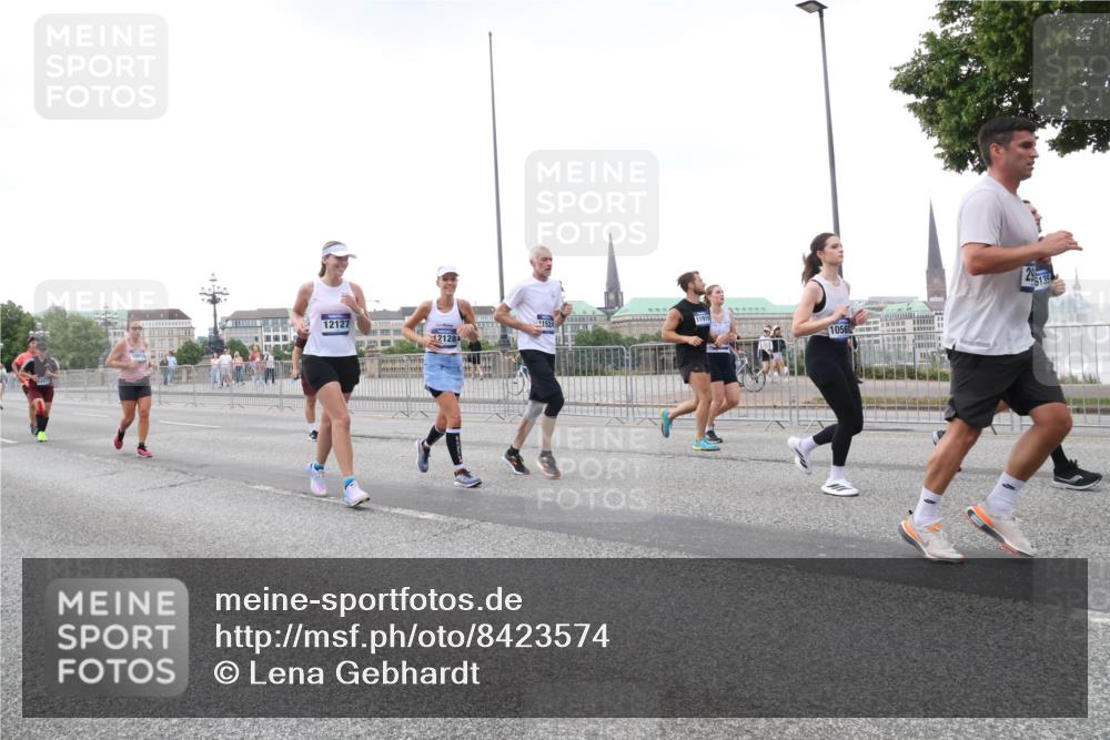 29.06.2025 - hella hamburg halbmarathon Lena Gebhardt http://msf.ph/oto/8423574 29.06.2025 10:53:06 Lombardsbrücke 12127, 12128, 1056, 1369, 1900, 2146, 2291, 2362, 2409, 2701, 2988, 3227, 3787, 4195, 4591, 4626, 4729, 5428, 6135, 6521, 7032, 7483, 7681, 7737, 8212, 8414, 8515, 8641, 8906, 9545, 9764, 10043, 10055, 10175, 10417, 10490, 10568, 10600, 10661, 10879, 10981, 11520, 11524, 11919, 12127, 12128, 12193, 12219, 12700, 12994, 13489, 13916, 13917, 14009, 14038, 14765, 14807, 14977, 14979, 16137 meine-sportfotos.de