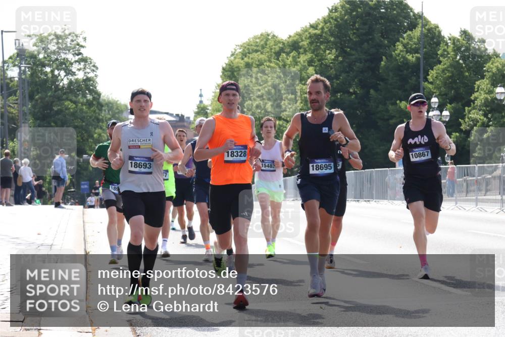 29.06.2025 - hella hamburg halbmarathon Lena Gebhardt http://msf.ph/oto/8423576 29.06.2025 09:43:06 Lombardsbrücke 189, 18693, 18328, 15483, 10867, 18695, 1271, 4338, 5301, 5612, 6090, 7331, 7855, 9097, 9269, 9385, 9565, 9767, 10867, 11078, 11228, 11994, 12341, 12360, 12529, 12992, 13346, 13374, 13872, 13913, 14728, 14753, 14757, 14836, 15483, 15671, 17614, 18037, 18328, 18693, 18695, 18740, 18989, 19041, 19042, 19050, 19076, 19078 meine-sportfotos.de