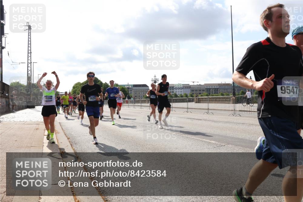 29.06.2025 - hella hamburg halbmarathon Lena Gebhardt http://msf.ph/oto/8423584 29.06.2025 09:52:11 Lombardsbrücke 15206, 1631, 17637, 9547, 1057, 1139, 1312, 1353, 1468, 1569, 1604, 1631, 1763, 2653, 3305, 3437, 3618, 3697, 3852, 4565, 4871, 4915, 4991, 5011, 5014, 5047, 5129, 5231, 5336, 5690, 5987, 6373, 6550, 6700, 6705, 6711, 6770, 7092, 7185, 7710, 8074, 8346, 8359, 8564, 8852, 8900, 9348, 9358, 9444, 9547, 9659, 10319, 10375, 10493, 10691, 10741, 10934, 10978, 11021, 11062, 11495, 11679, 11714, 11821, 12046, 12438, 12623, 12711, 12772, 13728 meine-sportfotos.de