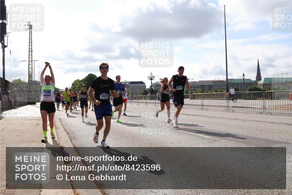 29.06.2025 - hella hamburg halbmarathon Lena Gebhardt http://msf.ph/oto/8423596 29.06.2025 09:52:11 Lombardsbrücke 15206, 6711, 13269, 1604, 1631, 1057, 1139, 1312, 1353, 1468, 1569, 1604, 1631, 1763, 2653, 3305, 3437, 3618, 3697, 3852, 4565, 4871, 4915, 4991, 5011, 5014, 5047, 5129, 5231, 5336, 5690, 5987, 6373, 6550, 6700, 6705, 6711, 6770, 7092, 7185, 7710, 8074, 8346, 8359, 8564, 8852, 8900, 9348, 9358, 9444, 9547, 9659, 10319, 10375, 10493, 10691, 10741, 10934, 10978, 11021, 11062, 11495, 11679, 11714, 11821, 12046, 12438, 12623, 12711, 12772, 13728 meine-sportfotos.de