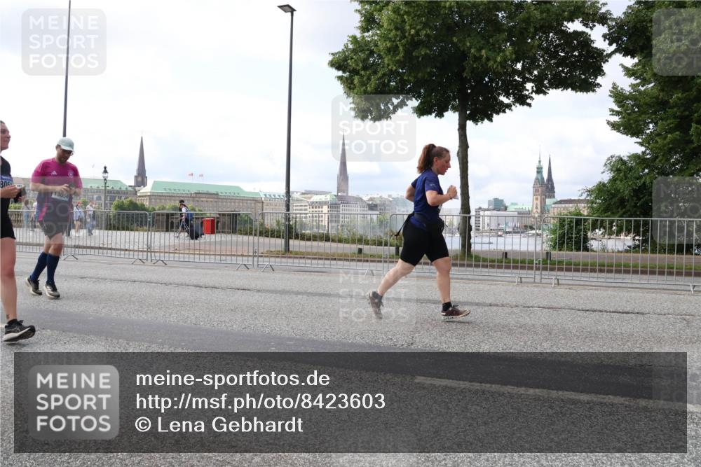 29.06.2025 - hella hamburg halbmarathon Lena Gebhardt http://msf.ph/oto/8423603 29.06.2025 10:06:11 Lombardsbrücke 13054, 1229, 1245, 1448, 1766, 1830, 1842, 2471, 2540, 3062, 3929, 4169, 4542, 4666, 4868, 5431, 5762, 6014, 6314, 7138, 7741, 8051, 8316, 8894, 8909, 9361, 9477, 9560, 10214, 10297, 10781, 13042, 13054, 13481, 13863, 14369, 14987, 15113, 15145, 15229, 15462, 15537, 15766, 15772, 15858, 16441, 16687, 17239, 17746, 17885, 18042, 18575, 18577, 18768, 18857, 18910, 18913, 18966, 18973 meine-sportfotos.de