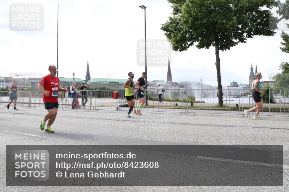 29.06.2025 - hella hamburg halbmarathon Lena Gebhardt http://msf.ph/oto/8423608 29.06.2025 10:43:09 Lombardsbrücke 1854, 1149, 1155, 1467, 1656, 1788, 1816, 1878, 1964, 2103, 2158, 2267, 2361, 2401, 2450, 2509, 2971, 3074, 3238, 3283, 3329, 3378, 3518, 3638, 3764, 4056, 4092, 4105, 4177, 4302, 4367, 4385, 4680, 5067, 5268, 5610, 5720, 5755, 5967, 6440, 7043, 7461, 7872, 8135, 8161, 8184, 8408, 8435, 8795, 8991, 9072, 9304, 9378, 9639, 9641, 9644, 9976, 10008, 10180, 10697, 11142, 11710, 12151, 12441, 13049 meine-sportfotos.de