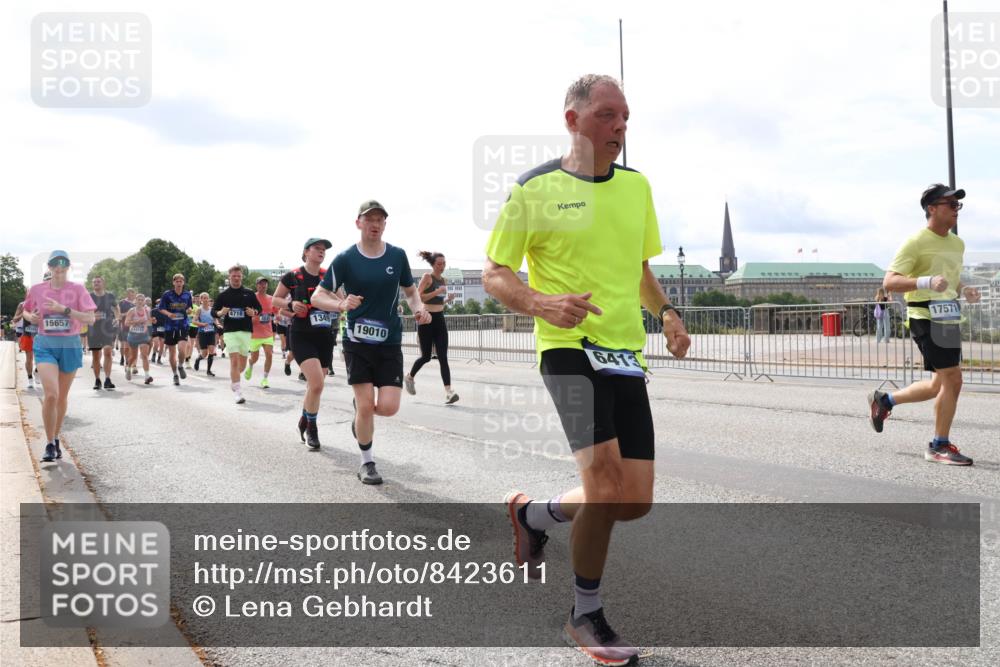 29.06.2025 - hella hamburg halbmarathon Lena Gebhardt http://msf.ph/oto/8423611 29.06.2025 10:19:00 Lombardsbrücke 4718, 15657, 1349, 19010, 6413, 17571, 1349, 1521, 1718, 1755, 2096, 2311, 2703, 2781, 2802, 2821, 3026, 3105, 3118, 3202, 3529, 3591, 3592, 3631, 4383, 4718, 4802, 4845, 5034, 5049, 5080, 5098, 5178, 5264, 5266, 5323, 5429, 5834, 5910, 6194, 6249, 6413, 6477, 6482, 6533, 6542, 6736, 7051, 7121, 7214, 7252, 7454, 8665, 8761, 8778, 8780, 9252, 9270, 9272, 9276, 9505, 9549, 9652, 9756, 9757, 10037, 10124, 10129, 10172, 10467, 10502, 10816, 12541, 12548, 12552, 12703 meine-sportfotos.de