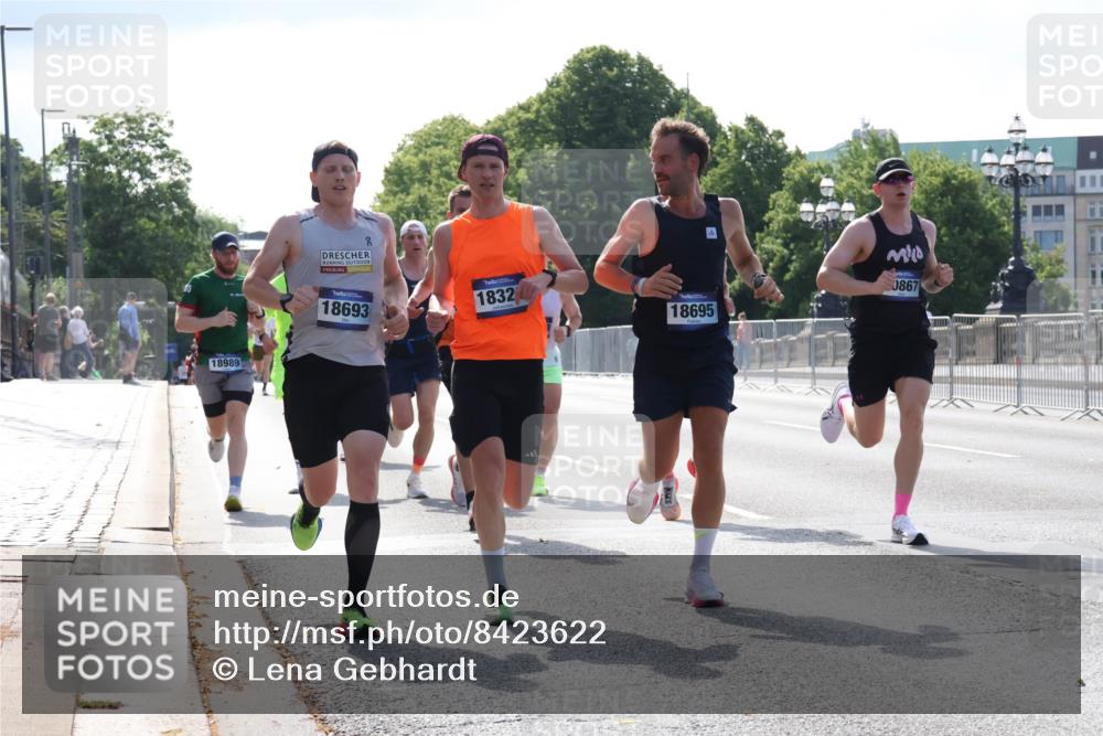 29.06.2025 - hella hamburg halbmarathon Lena Gebhardt http://msf.ph/oto/8423622 29.06.2025 09:43:07 Lombardsbrücke 18989, 18693, 1832, 0867, 18695, 1271, 4338, 5301, 5612, 6090, 7331, 7855, 9097, 9269, 9385, 9565, 9767, 10867, 11078, 11228, 11994, 12341, 12360, 12529, 12992, 13346, 13374, 13872, 13913, 14728, 14753, 14757, 14836, 15483, 15671, 17614, 18037, 18328, 18693, 18695, 18740, 18989, 19041, 19042, 19050, 19076, 19078 meine-sportfotos.de