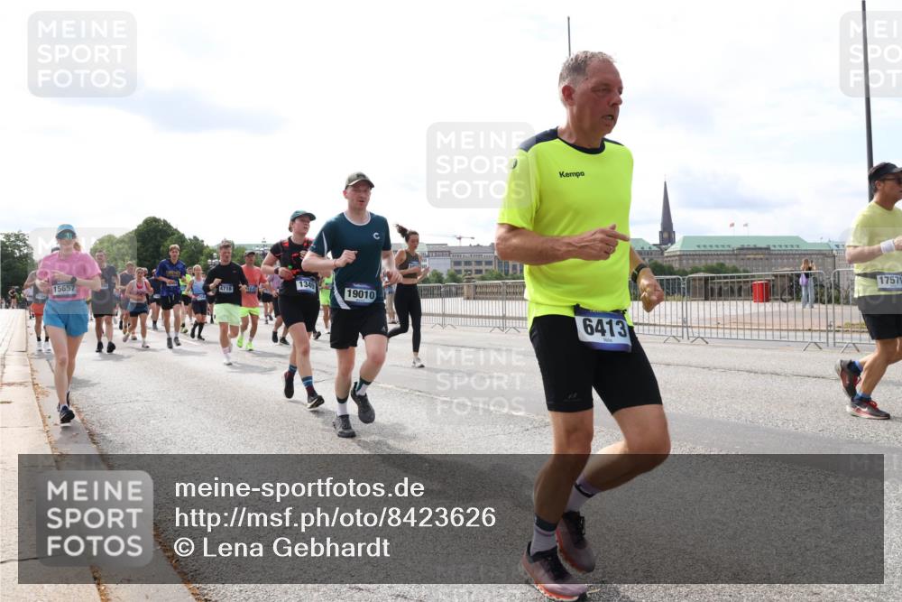 29.06.2025 - hella hamburg halbmarathon Lena Gebhardt http://msf.ph/oto/8423626 29.06.2025 10:19:00 Lombardsbrücke 15657, 4718, 134, 19010, 6413, 17571, 1349, 1521, 1718, 1755, 2096, 2311, 2703, 2781, 2802, 2821, 3026, 3105, 3118, 3202, 3529, 3591, 3592, 3631, 4383, 4718, 4802, 4845, 5034, 5049, 5080, 5098, 5178, 5264, 5266, 5323, 5429, 5834, 5910, 6194, 6249, 6413, 6477, 6482, 6533, 6542, 6736, 7051, 7121, 7214, 7252, 7454, 8665, 8761, 8778, 8780, 9252, 9270, 9272, 9276, 9505, 9549, 9652, 9756, 9757, 10037, 10124, 10129, 10172, 10467, 10502, 10816, 12541, 12548, 12552, 12703 meine-sportfotos.de