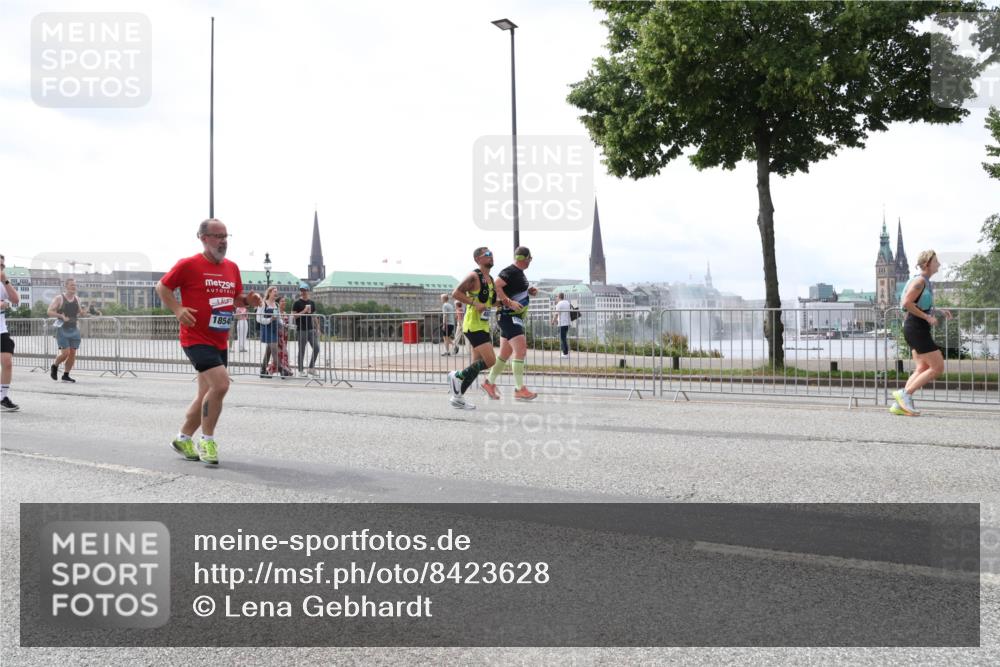 29.06.2025 - hella hamburg halbmarathon Lena Gebhardt http://msf.ph/oto/8423628 29.06.2025 10:43:09 Lombardsbrücke 1854, 1149, 1155, 1467, 1656, 1788, 1816, 1878, 1964, 2103, 2158, 2267, 2361, 2401, 2450, 2509, 2971, 3074, 3238, 3283, 3329, 3378, 3518, 3638, 3764, 4056, 4092, 4105, 4177, 4302, 4367, 4385, 4680, 5067, 5268, 5610, 5720, 5755, 5967, 6440, 7043, 7461, 7872, 8135, 8161, 8184, 8408, 8435, 8795, 8991, 9072, 9304, 9378, 9639, 9641, 9644, 9976, 10008, 10180, 10697, 11142, 11710, 12151, 12441, 13049 meine-sportfotos.de