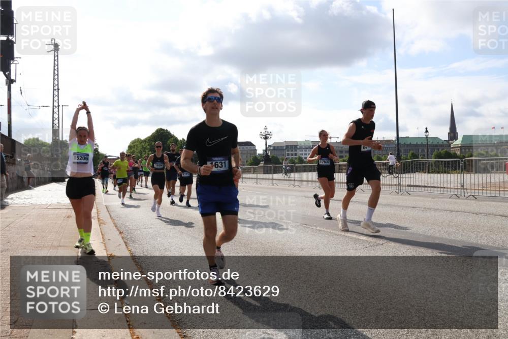 29.06.2025 - hella hamburg halbmarathon Lena Gebhardt http://msf.ph/oto/8423629 29.06.2025 09:52:12 Lombardsbrücke 15206, 1604, 6373, 631, 17637, 67, 1057, 1139, 1312, 1353, 1468, 1569, 1604, 1631, 1763, 2653, 3305, 3437, 3618, 3697, 3852, 4565, 4871, 4915, 5011, 5014, 5047, 5129, 5231, 5336, 5690, 5987, 6373, 6550, 6700, 6705, 6711, 6770, 7092, 7185, 7710, 8074, 8346, 8359, 8564, 8852, 8900, 9348, 9358, 9444, 9547, 9659, 10319, 10375, 10493, 10691, 10741, 10934, 10978, 11021, 11062, 11495, 11679, 11714, 11821, 12046, 12438, 12623, 12711, 12772, 13728, 14257 meine-sportfotos.de