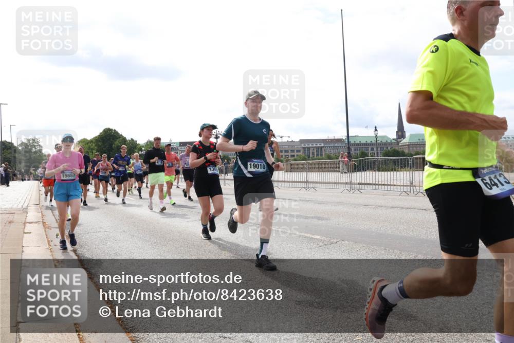 29.06.2025 - hella hamburg halbmarathon Lena Gebhardt http://msf.ph/oto/8423638 29.06.2025 10:19:00 Lombardsbrücke 4718, 15657, 19010, 6413, 1349, 1521, 1718, 1755, 2096, 2311, 2703, 2781, 2802, 2821, 3026, 3105, 3118, 3202, 3529, 3591, 3592, 3631, 4383, 4718, 4802, 4845, 5034, 5049, 5080, 5098, 5178, 5264, 5266, 5323, 5429, 5834, 5910, 6194, 6249, 6413, 6477, 6482, 6533, 6542, 6736, 7051, 7121, 7214, 7252, 7454, 8665, 8761, 8778, 8780, 9252, 9270, 9272, 9276, 9505, 9549, 9652, 9756, 9757, 10037, 10124, 10129, 10172, 10467, 10502, 10816, 12541, 12548, 12552, 12703 meine-sportfotos.de