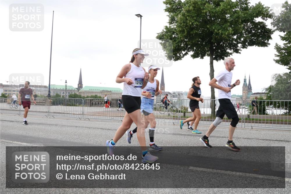 29.06.2025 - hella hamburg halbmarathon Lena Gebhardt http://msf.ph/oto/8423645 29.06.2025 10:53:07 Lombardsbrücke 12127, 11919, 128, 1369, 1900, 1906, 2065, 2146, 2291, 2362, 2409, 2701, 2988, 3227, 3787, 4195, 4591, 4626, 4729, 5428, 6135, 6521, 7032, 7483, 7681, 7737, 8212, 8414, 8515, 8641, 8906, 9545, 9764, 10043, 10055, 10175, 10417, 10490, 10568, 10600, 10661, 10879, 10981, 11520, 11524, 11919, 12127, 12128, 12193, 12219, 12700, 12994, 13489, 13916, 13917, 14009, 14038, 14765, 14807, 14977, 14979, 16137 meine-sportfotos.de