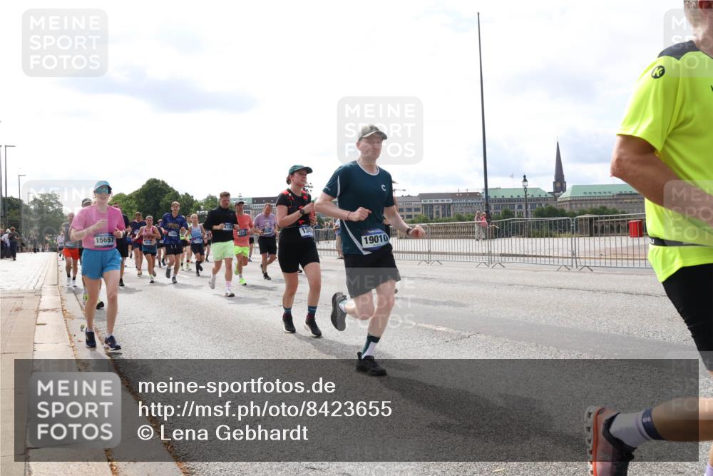 29.06.2025 - hella hamburg halbmarathon Lena Gebhardt http://msf.ph/oto/8423655 29.06.2025 10:19:00 Lombardsbrücke 13464, 134, 15657, 19010, 1349, 1521, 1718, 1755, 2096, 2311, 2703, 2781, 2802, 2821, 3026, 3105, 3118, 3202, 3529, 3591, 3592, 3631, 4383, 4718, 4802, 4845, 5034, 5049, 5080, 5098, 5178, 5264, 5266, 5323, 5429, 5834, 5910, 6194, 6249, 6413, 6477, 6482, 6533, 6542, 6736, 7051, 7121, 7214, 7252, 7454, 8665, 8761, 8778, 8780, 9252, 9270, 9272, 9276, 9505, 9549, 9652, 9756, 9757, 10037, 10124, 10129, 10172, 10467, 10502, 10816, 12541, 12548, 12552, 12703 meine-sportfotos.de