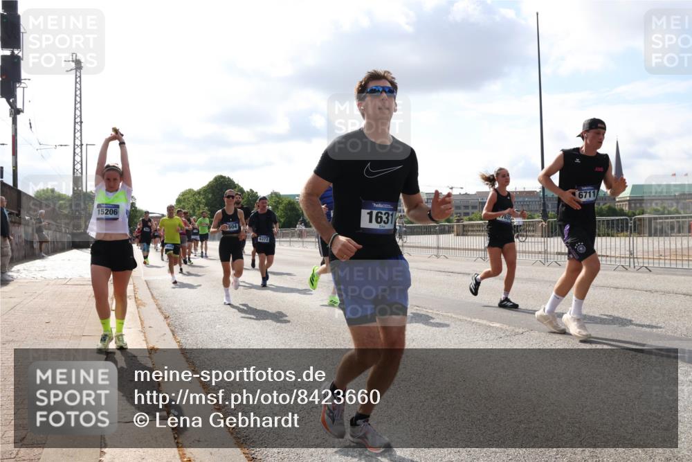 29.06.2025 - hella hamburg halbmarathon Lena Gebhardt http://msf.ph/oto/8423660 29.06.2025 09:52:12 Lombardsbrücke 15206, 604, 6373, 1631, 6711, 1057, 1139, 1312, 1353, 1468, 1569, 1604, 1631, 1763, 2653, 3305, 3437, 3618, 3697, 3852, 4565, 4871, 4915, 5011, 5014, 5047, 5129, 5231, 5336, 5690, 5987, 6373, 6550, 6700, 6705, 6711, 6770, 7092, 7185, 7710, 8074, 8346, 8359, 8564, 8852, 8900, 9348, 9358, 9444, 9547, 9659, 10319, 10375, 10493, 10691, 10741, 10934, 10978, 11021, 11062, 11495, 11679, 11714, 11821, 12046, 12438, 12623, 12711, 12772, 13728, 14257 meine-sportfotos.de