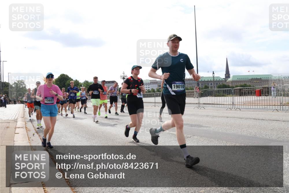 29.06.2025 - hella hamburg halbmarathon Lena Gebhardt http://msf.ph/oto/8423671 29.06.2025 10:19:00 Lombardsbrücke 17388, 174, 15657, 4718, 19010, 1349, 1521, 1718, 1755, 2096, 2311, 2703, 2781, 2802, 2821, 3026, 3105, 3118, 3202, 3529, 3591, 3592, 3631, 4383, 4718, 4802, 4845, 5034, 5049, 5080, 5098, 5178, 5264, 5266, 5323, 5429, 5834, 5910, 6194, 6249, 6413, 6477, 6482, 6533, 6542, 6736, 7051, 7121, 7214, 7252, 7454, 8665, 8761, 8778, 8780, 9252, 9270, 9272, 9276, 9505, 9549, 9652, 9756, 9757, 10037, 10124, 10129, 10172, 10467, 10502, 10816, 12541, 12548, 12552, 12703 meine-sportfotos.de