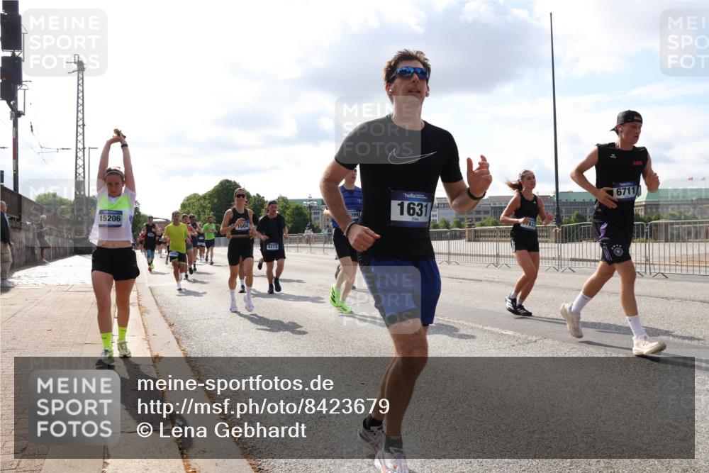 29.06.2025 - hella hamburg halbmarathon Lena Gebhardt http://msf.ph/oto/8423679 29.06.2025 09:52:12 Lombardsbrücke 15206, 1604, 6373, 269, 1631, 6711, 1057, 1139, 1312, 1353, 1468, 1569, 1604, 1631, 1763, 2653, 3305, 3437, 3618, 3697, 3852, 4565, 4871, 4915, 5011, 5014, 5047, 5129, 5231, 5336, 5690, 5987, 6373, 6550, 6700, 6705, 6711, 6770, 7092, 7185, 7710, 8074, 8346, 8359, 8564, 8852, 8900, 9348, 9358, 9444, 9547, 9659, 10319, 10375, 10493, 10691, 10741, 10934, 10978, 11021, 11062, 11495, 11679, 11714, 11821, 12046, 12438, 12623, 12711, 12772, 13728, 14257 meine-sportfotos.de
