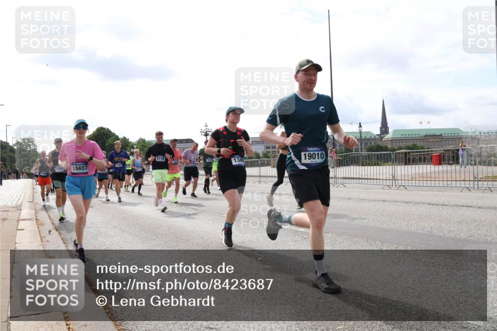 29.06.2025 - hella hamburg halbmarathon Lena Gebhardt http://msf.ph/oto/8423687 29.06.2025 10:19:00 Lombardsbrücke 4718, 1349, 17490, 15657, 17386, 19010, 1349, 1521, 1718, 1755, 2096, 2311, 2703, 2781, 2802, 2821, 3026, 3105, 3118, 3202, 3529, 3591, 3592, 3631, 4383, 4718, 4802, 4845, 5034, 5049, 5080, 5098, 5178, 5264, 5266, 5323, 5429, 5834, 5910, 6194, 6249, 6413, 6477, 6482, 6533, 6542, 6736, 7051, 7121, 7214, 7252, 7454, 8665, 8761, 8778, 8780, 9252, 9270, 9272, 9276, 9505, 9549, 9652, 9756, 9757, 10037, 10124, 10129, 10172, 10467, 10502, 10816, 12541, 12548, 12552, 12703 meine-sportfotos.de