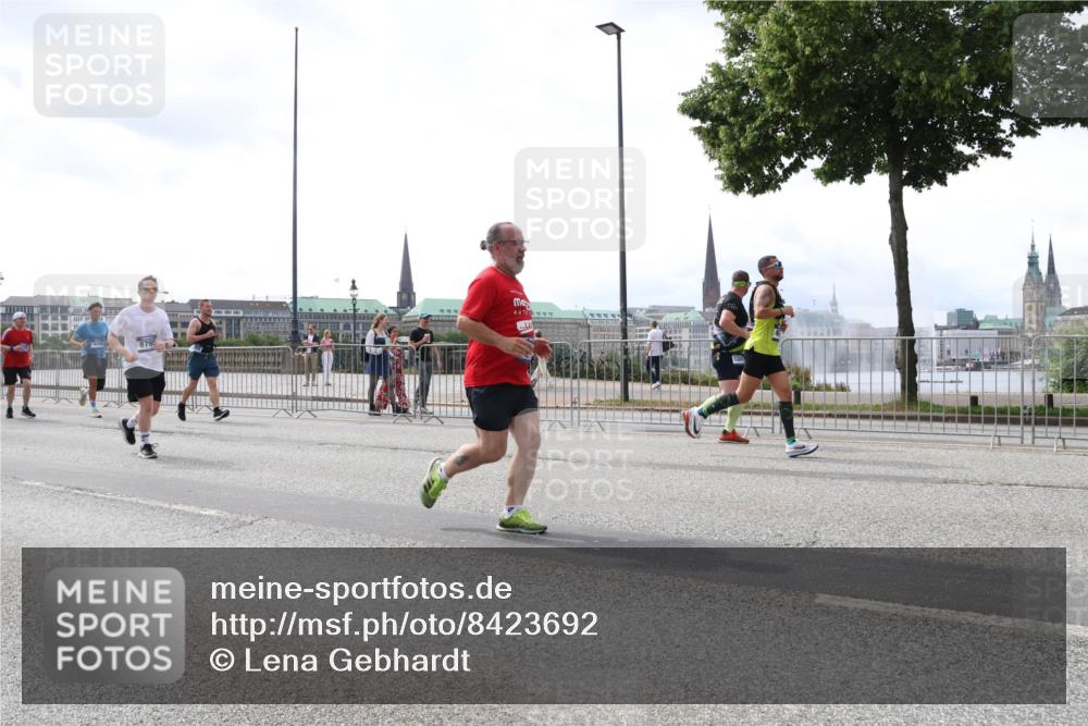 29.06.2025 - hella hamburg halbmarathon Lena Gebhardt http://msf.ph/oto/8423692 29.06.2025 10:43:10 Lombardsbrücke 879, 1149, 1155, 1467, 1656, 1788, 1816, 1878, 1964, 2103, 2158, 2267, 2361, 2450, 2509, 2971, 3074, 3238, 3283, 3329, 3378, 3518, 3638, 3764, 4056, 4092, 4105, 4177, 4302, 4367, 4385, 4680, 5067, 5268, 5610, 5720, 5755, 5967, 6012, 6440, 7043, 7461, 7872, 7926, 8135, 8161, 8184, 8408, 8435, 8795, 8991, 9072, 9304, 9378, 9639, 9641, 9644, 9976, 10008, 10180, 10697, 11142, 11710, 12151, 12441, 13049 meine-sportfotos.de