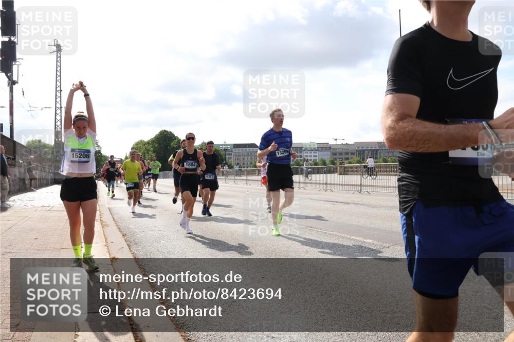 29.06.2025 - hella hamburg halbmarathon Lena Gebhardt http://msf.ph/oto/8423694 29.06.2025 09:52:12 Lombardsbrücke 15206, 1604, 6373, 13269, 1057, 1139, 1312, 1353, 1468, 1569, 1604, 1631, 1763, 2653, 3305, 3437, 3618, 3697, 3852, 4565, 4871, 4915, 5011, 5014, 5047, 5129, 5231, 5336, 5690, 5987, 6373, 6550, 6700, 6705, 6711, 6770, 7092, 7185, 7710, 8074, 8346, 8359, 8564, 8852, 8900, 9348, 9358, 9444, 9547, 9659, 10319, 10375, 10493, 10691, 10741, 10934, 10978, 11021, 11062, 11495, 11679, 11714, 11821, 12046, 12438, 12623, 12711, 12772, 13728, 14257 meine-sportfotos.de