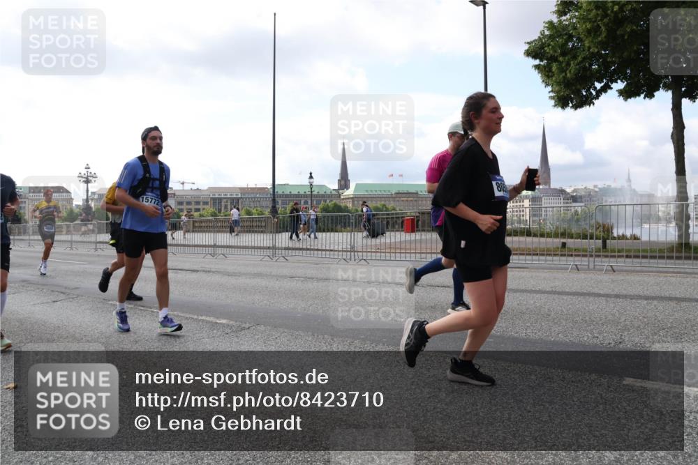 29.06.2025 - hella hamburg halbmarathon Lena Gebhardt http://msf.ph/oto/8423710 29.06.2025 10:06:12 Lombardsbrücke 15772, 805, 1229, 1245, 1448, 1766, 1830, 1842, 2471, 2540, 3062, 4169, 4542, 4666, 4868, 5431, 5762, 6014, 6314, 7138, 7741, 8051, 8316, 8894, 8909, 9361, 9477, 9560, 10214, 10297, 10781, 13042, 13054, 13481, 13863, 14369, 14987, 15113, 15145, 15229, 15462, 15537, 15766, 15772, 15858, 16441, 16687, 17239, 17746, 17885, 18042, 18575, 18577, 18768, 18857, 18910, 18913, 18966, 18973 meine-sportfotos.de