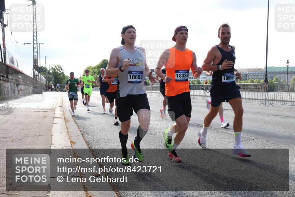 29.06.2025 - hella hamburg halbmarathon Lena Gebhardt http://msf.ph/oto/8423721 29.06.2025 09:43:09 Lombardsbrücke 18989, 9767, 4757, 18693, 18328, 18695, 1271, 4338, 5301, 5612, 6090, 7331, 7855, 9097, 9269, 9385, 9565, 9767, 10867, 11228, 11994, 12341, 12360, 12529, 12992, 13346, 13374, 14728, 14753, 14757, 14836, 15483, 15671, 17614, 18037, 18328, 18693, 18695, 18740, 18989, 19041, 19042, 19050, 19076, 19078 meine-sportfotos.de