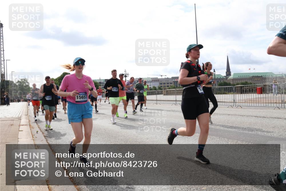 29.06.2025 - hella hamburg halbmarathon Lena Gebhardt http://msf.ph/oto/8423726 29.06.2025 10:19:01 Lombardsbrücke 17386, 17490, 15657, 4718, 1349, 1521, 1718, 1755, 2096, 2311, 2703, 2781, 2802, 2821, 3026, 3105, 3118, 3202, 3529, 3591, 3592, 3631, 4718, 4802, 4845, 5034, 5049, 5080, 5098, 5178, 5264, 5266, 5323, 5429, 5834, 5910, 6194, 6249, 6413, 6477, 6482, 6542, 6736, 7051, 7121, 7214, 7252, 7454, 8665, 8761, 8778, 8780, 9252, 9270, 9272, 9276, 9505, 9549, 9652, 9756, 9757, 10037, 10124, 10129, 10172, 10467, 10502, 10816, 12541, 12548, 12552, 12703 meine-sportfotos.de