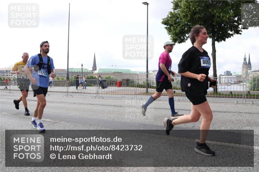 29.06.2025 - hella hamburg halbmarathon Lena Gebhardt http://msf.ph/oto/8423732 29.06.2025 10:06:12 Lombardsbrücke 15772, 8051, 1229, 1245, 1448, 1766, 1830, 1842, 2471, 2540, 3062, 4169, 4542, 4666, 4868, 5431, 5762, 6014, 6314, 7138, 7741, 8051, 8316, 8894, 8909, 9361, 9477, 9560, 10214, 10297, 10781, 13042, 13054, 13481, 13863, 14369, 14987, 15113, 15145, 15229, 15462, 15537, 15766, 15772, 15858, 16441, 16687, 17239, 17746, 17885, 18042, 18575, 18577, 18768, 18857, 18910, 18913, 18966, 18973 meine-sportfotos.de
