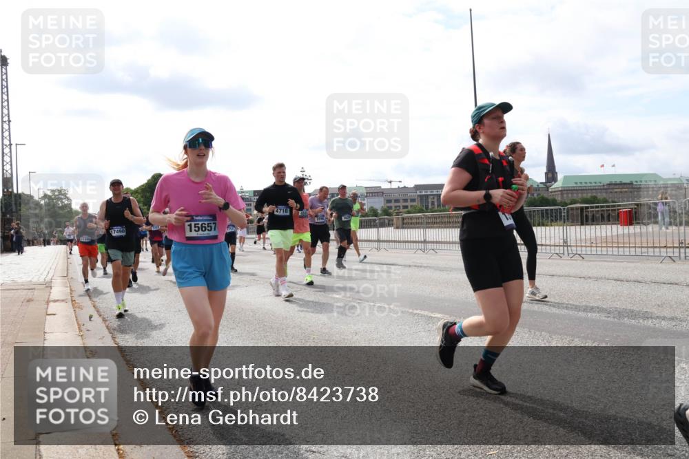 29.06.2025 - hella hamburg halbmarathon Lena Gebhardt http://msf.ph/oto/8423738 29.06.2025 10:19:01 Lombardsbrücke 17386, 17490, 15657, 4718, 4845, 1349, 1521, 1718, 1755, 2096, 2311, 2703, 2781, 2802, 2821, 3026, 3105, 3118, 3202, 3529, 3591, 3592, 3631, 4718, 4802, 4845, 5034, 5049, 5080, 5098, 5178, 5264, 5266, 5323, 5429, 5834, 5910, 6194, 6249, 6413, 6477, 6482, 6542, 6736, 7051, 7121, 7214, 7252, 7454, 8665, 8761, 8778, 8780, 9252, 9270, 9272, 9276, 9505, 9549, 9652, 9756, 9757, 10037, 10124, 10129, 10172, 10467, 10502, 10816, 12541, 12548, 12552, 12703 meine-sportfotos.de