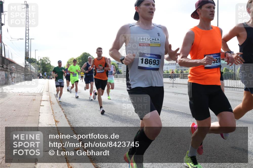 29.06.2025 - hella hamburg halbmarathon Lena Gebhardt http://msf.ph/oto/8423745 29.06.2025 09:43:09 Lombardsbrücke 9767, 18989, 14757, 15483, 56, 18693, 528, 1271, 4338, 5301, 5612, 6090, 7331, 7855, 9097, 9269, 9385, 9565, 9767, 10867, 11228, 11994, 12341, 12360, 12529, 12992, 13346, 13374, 14728, 14753, 14757, 14836, 15483, 15671, 17614, 18037, 18328, 18693, 18695, 18740, 18989, 19041, 19042, 19050, 19076, 19078 meine-sportfotos.de