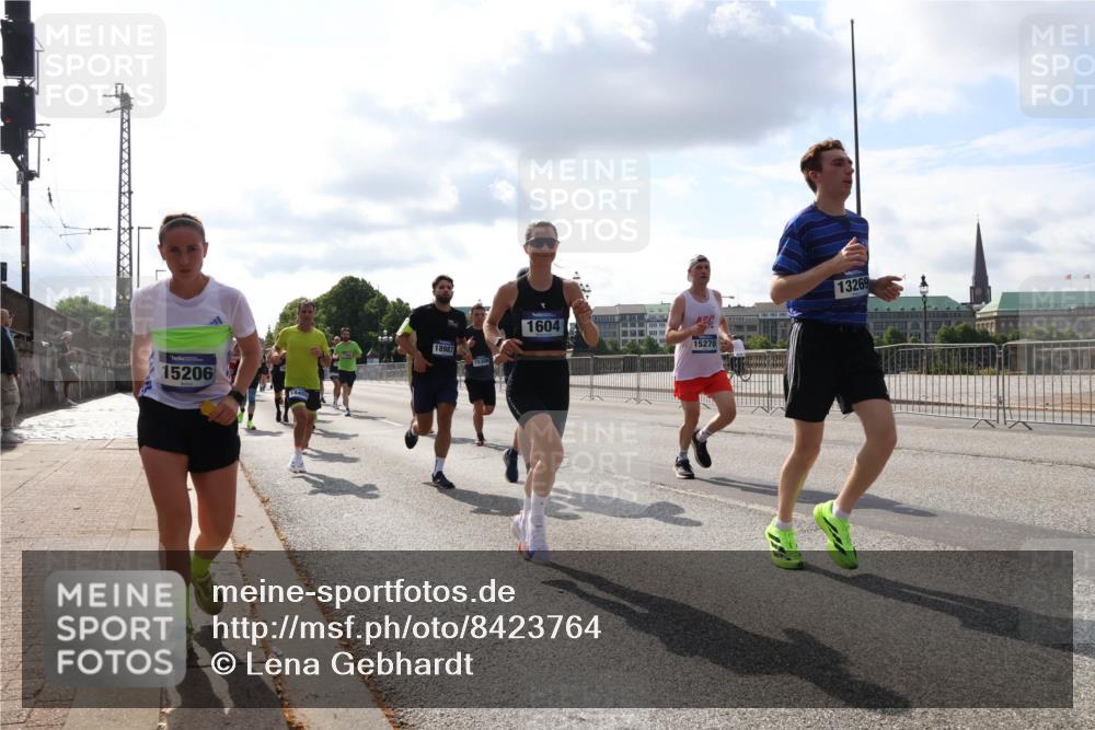 29.06.2025 - hella hamburg halbmarathon Lena Gebhardt http://msf.ph/oto/8423764 29.06.2025 09:52:13 Lombardsbrücke 15206, 18489, 18987, 15309, 13269, 1604, 15270, 1057, 1139, 1169, 1312, 1353, 1468, 1569, 1604, 1631, 1763, 2653, 3305, 3437, 3618, 3697, 3852, 4565, 4871, 4915, 5011, 5014, 5047, 5129, 5231, 5336, 5690, 5987, 6373, 6550, 6700, 6705, 6711, 6770, 7092, 7185, 7432, 7710, 8074, 8346, 8359, 8564, 8852, 8900, 9348, 9358, 9444, 9547, 9659, 10319, 10493, 10691, 10741, 10934, 10978, 11021, 11062, 11495, 11679, 11714, 11779, 11821, 12046, 12438, 12623, 12772, 13614, 13728, 14257 meine-sportfotos.de