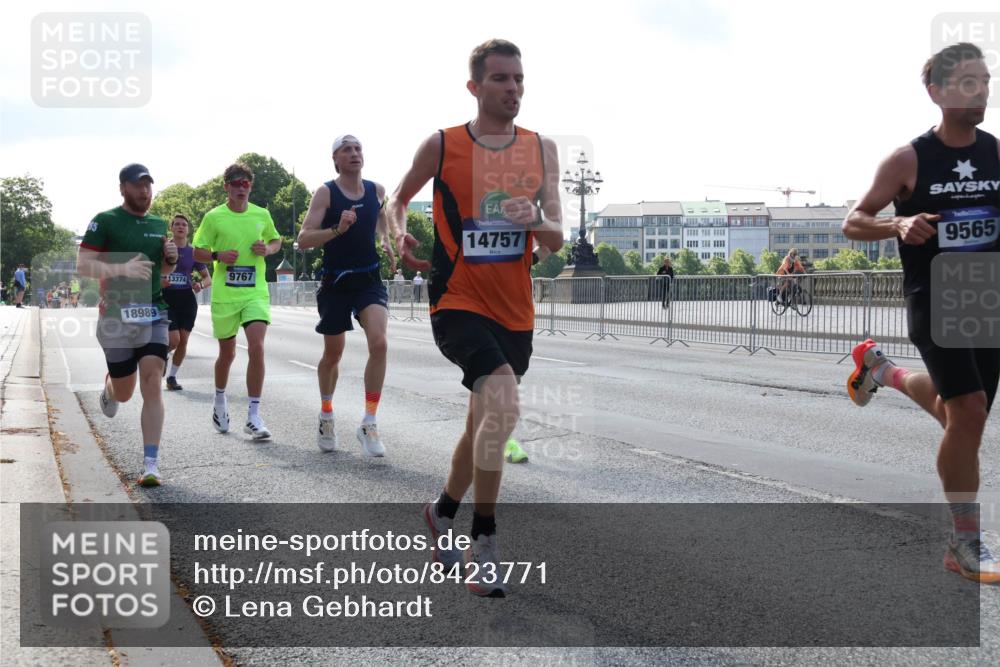 29.06.2025 - hella hamburg halbmarathon Lena Gebhardt http://msf.ph/oto/8423771 29.06.2025 09:43:10 Lombardsbrücke 18989, 13374, 9767, 14757, 9565, 1271, 4338, 5301, 5612, 6090, 7331, 7380, 7855, 9097, 9269, 9385, 9565, 9767, 10867, 11228, 11994, 12341, 12360, 12529, 12992, 13346, 13374, 14728, 14753, 14757, 14836, 15483, 15671, 17614, 18037, 18328, 18693, 18695, 18740, 18989, 19041, 19042, 19050, 19076, 19078 meine-sportfotos.de