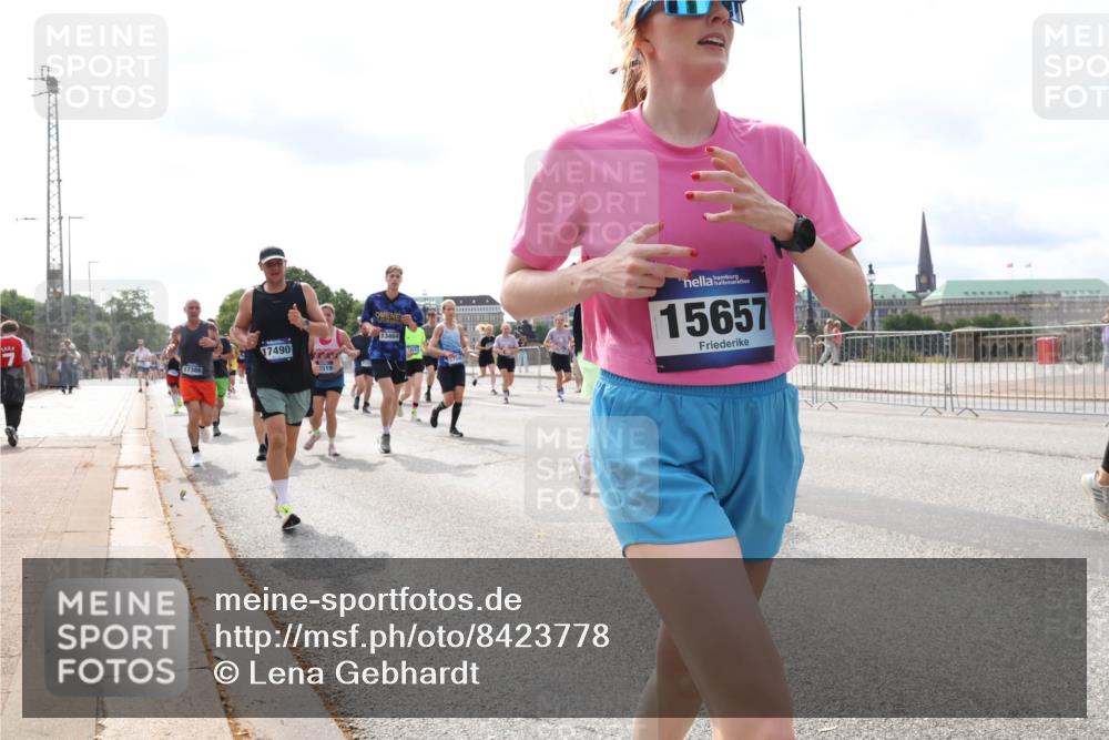 29.06.2025 - hella hamburg halbmarathon Lena Gebhardt http://msf.ph/oto/8423778 29.06.2025 10:19:02 Lombardsbrücke 17386, 17490, 2519, 13464, 1750, 15657, 1349, 1521, 1718, 1755, 2096, 2311, 2781, 2802, 2821, 3026, 3105, 3118, 3529, 3591, 3592, 3631, 4718, 4802, 4845, 5034, 5049, 5080, 5098, 5178, 5264, 5266, 5323, 5429, 5834, 5910, 6194, 6249, 6413, 6477, 6482, 6542, 6736, 7051, 7121, 7214, 7252, 8665, 8761, 8778, 8780, 9252, 9270, 9272, 9276, 9505, 9549, 9652, 9756, 9757, 10037, 10039, 10124, 10129, 10467, 10502, 10816, 12548, 12552, 12703 meine-sportfotos.de