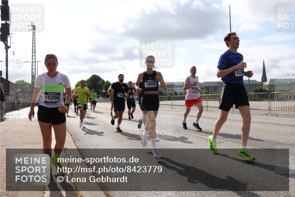 29.06.2025 - hella hamburg halbmarathon Lena Gebhardt http://msf.ph/oto/8423779 29.06.2025 09:52:13 Lombardsbrücke 15206, 18489, 18987, 15309, 1604, 15270, 13269, 1057, 1139, 1169, 1312, 1353, 1468, 1569, 1604, 1631, 1763, 2653, 3305, 3437, 3618, 3697, 3852, 4565, 4871, 4915, 5011, 5014, 5047, 5129, 5231, 5336, 5690, 5987, 6373, 6550, 6700, 6705, 6711, 6770, 7092, 7185, 7432, 7710, 8074, 8346, 8359, 8564, 8852, 8900, 9348, 9358, 9444, 9547, 9659, 10319, 10493, 10691, 10741, 10934, 10978, 11021, 11062, 11495, 11679, 11714, 11779, 11821, 12046, 12438, 12623, 12772, 13614, 13728, 14257 meine-sportfotos.de