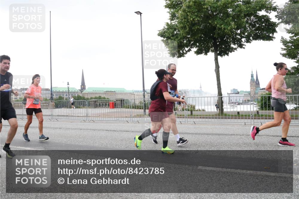 29.06.2025 - hella hamburg halbmarathon Lena Gebhardt http://msf.ph/oto/8423785 29.06.2025 10:53:11 Lombardsbrücke 497, 1340, 1900, 1906, 2065, 2146, 2291, 2409, 2701, 2988, 3226, 3787, 4195, 4626, 4729, 5428, 5815, 6135, 6521, 7032, 7068, 7483, 7681, 7737, 7876, 8189, 8212, 8414, 8515, 8641, 8906, 9545, 9685, 9764, 10043, 10055, 10175, 10417, 10490, 10568, 10661, 10879, 10981, 11520, 11524, 11919, 12127, 12128, 12193, 12219, 12700, 12994, 13489, 13916, 13917, 14009, 14038, 14765, 14807, 14977, 14979, 16137 meine-sportfotos.de