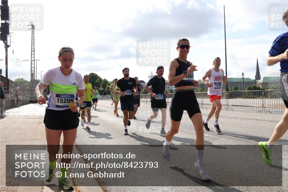 29.06.2025 - hella hamburg halbmarathon Lena Gebhardt http://msf.ph/oto/8423793 29.06.2025 09:52:14 Lombardsbrücke 15206, 18489, 18987, 6373, 604, 15270, 1057, 1139, 1169, 1312, 1353, 1468, 1569, 1604, 1631, 1763, 2653, 3305, 3437, 3618, 3697, 3852, 4565, 4871, 4915, 5011, 5014, 5047, 5129, 5231, 5336, 5690, 5987, 6373, 6550, 6700, 6705, 6711, 6770, 7092, 7185, 7432, 7710, 8074, 8346, 8359, 8564, 8852, 8900, 9348, 9358, 9444, 9547, 9659, 10319, 10493, 10691, 10741, 10978, 11021, 11062, 11495, 11679, 11714, 11779, 11821, 12046, 12438, 12623, 12772, 13614, 13728, 14257 meine-sportfotos.de