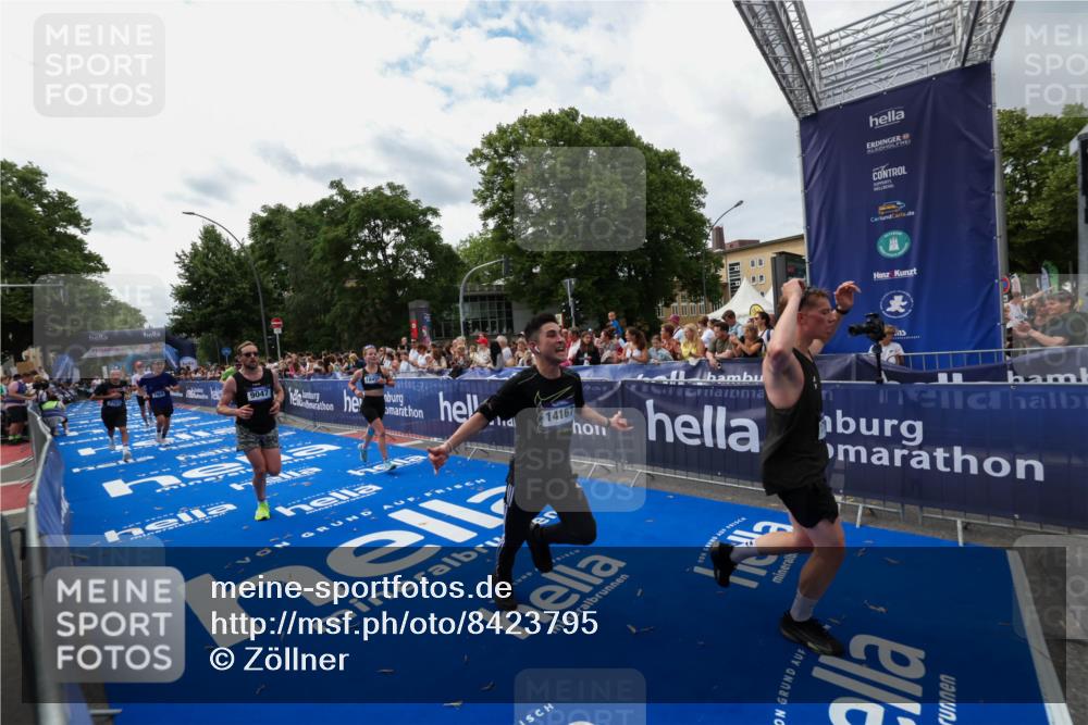 29.06.2025 - hella hamburg halbmarathon Zöllner http://msf.ph/oto/8423795 29.06.2025 10:33:22 Ziel 1959, 4679, 7723, 9047, 14167, 16881, 17175, 18455 meine-sportfotos.de