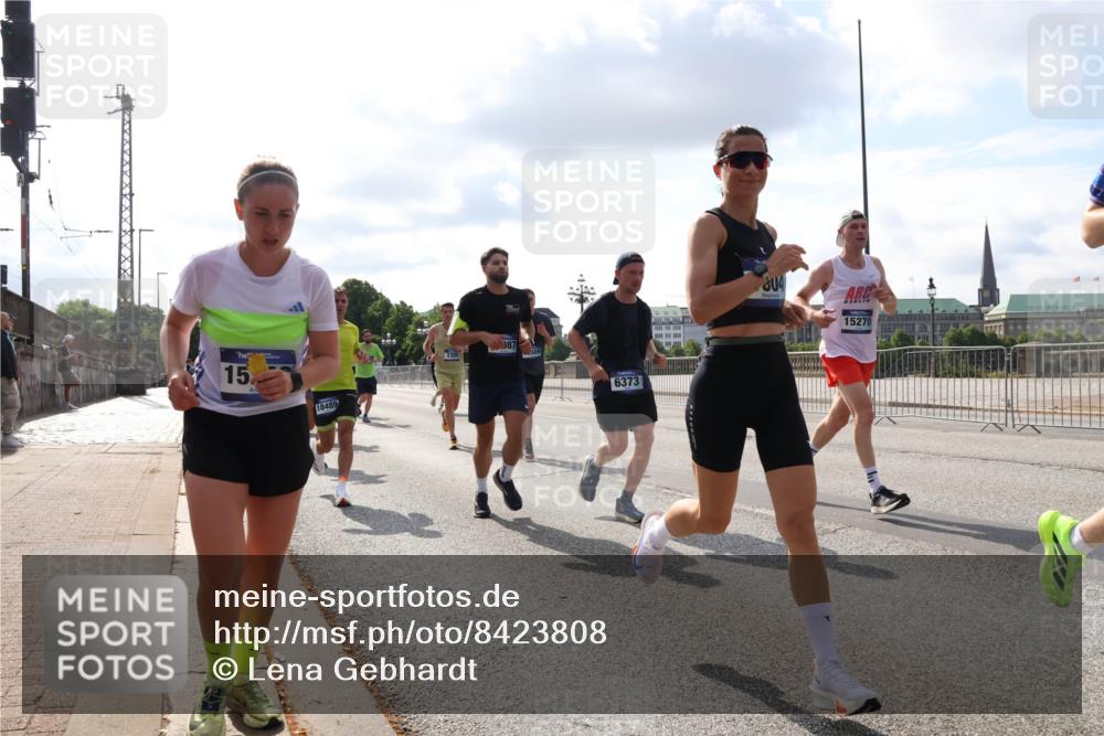 29.06.2025 - hella hamburg halbmarathon Lena Gebhardt http://msf.ph/oto/8423808 29.06.2025 09:52:14 Lombardsbrücke 15, 18489, 987, 6373, 304, 15270, 1057, 1139, 1169, 1312, 1353, 1468, 1569, 1604, 1631, 1763, 2653, 3305, 3437, 3618, 3697, 3852, 4565, 4871, 4915, 5011, 5014, 5047, 5129, 5231, 5336, 5690, 5987, 6373, 6550, 6700, 6705, 6711, 6770, 7092, 7185, 7432, 7710, 8074, 8346, 8359, 8564, 8852, 8900, 9348, 9358, 9444, 9547, 9659, 10319, 10493, 10691, 10741, 10978, 11021, 11062, 11495, 11679, 11714, 11779, 11821, 12046, 12438, 12623, 12772, 13614, 13728, 14257 meine-sportfotos.de