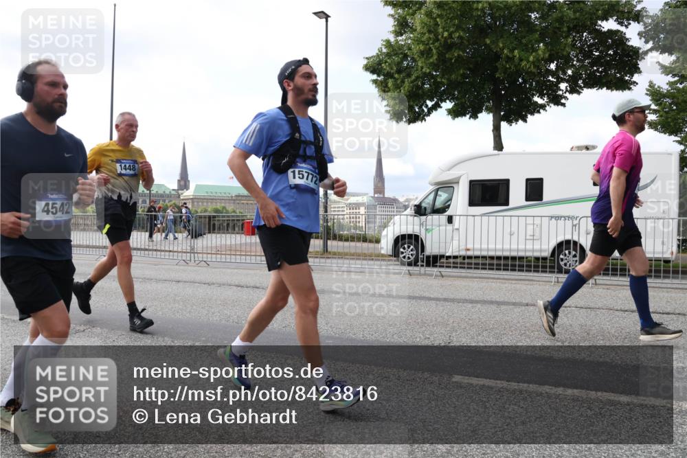 29.06.2025 - hella hamburg halbmarathon Lena Gebhardt http://msf.ph/oto/8423816 29.06.2025 10:06:13 Lombardsbrücke 4542, 1448, 15772, 1229, 1245, 1448, 1766, 1830, 1842, 2471, 2540, 3062, 4169, 4542, 4666, 4868, 5431, 5762, 6014, 6314, 7138, 7741, 8051, 8316, 8894, 8909, 9361, 9477, 9560, 10214, 10297, 10781, 13042, 13054, 13481, 13863, 14369, 14987, 15113, 15145, 15229, 15462, 15537, 15766, 15772, 15858, 16441, 16687, 17239, 17746, 17885, 18042, 18575, 18577, 18768, 18857, 18910, 18913, 18966, 18973 meine-sportfotos.de