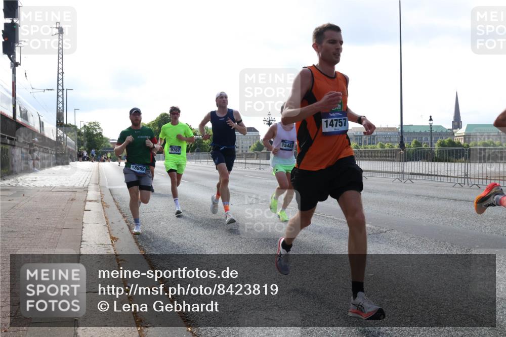 29.06.2025 - hella hamburg halbmarathon Lena Gebhardt http://msf.ph/oto/8423819 29.06.2025 09:43:10 Lombardsbrücke 18989, 9767, 15483, 14757, 156855, 1271, 4338, 5301, 5612, 6090, 7331, 7380, 7855, 9097, 9269, 9385, 9565, 9767, 10867, 11228, 11994, 12341, 12360, 12529, 12992, 13346, 13374, 14728, 14753, 14757, 14836, 15483, 15671, 17614, 18037, 18328, 18693, 18695, 18740, 18989, 19041, 19042, 19050, 19076, 19078 meine-sportfotos.de