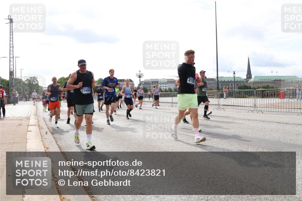 29.06.2025 - hella hamburg halbmarathon Lena Gebhardt http://msf.ph/oto/8423821 29.06.2025 10:19:02 Lombardsbrücke 17386, 583, 17490, 11743, 464, 1754, 4718, 1349, 1521, 1718, 1755, 2096, 2311, 2781, 2802, 2821, 3026, 3105, 3118, 3529, 3591, 3592, 3631, 4718, 4802, 4845, 5034, 5049, 5080, 5098, 5178, 5264, 5266, 5323, 5429, 5834, 5910, 6194, 6249, 6413, 6477, 6482, 6542, 6736, 7051, 7121, 7214, 7252, 8665, 8761, 8778, 8780, 9252, 9270, 9272, 9276, 9505, 9549, 9652, 9756, 9757, 10037, 10039, 10124, 10129, 10467, 10502, 10816, 12548, 12552, 12703 meine-sportfotos.de