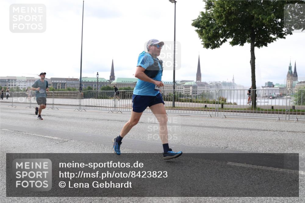 29.06.2025 - hella hamburg halbmarathon Lena Gebhardt http://msf.ph/oto/8423823 29.06.2025 10:28:20 Lombardsbrücke 8327, 1148, 3445, 5369, 5604, 5718, 5847, 5903, 5939, 6418, 6632, 7497, 7667, 7980, 8215, 8327, 8560, 9567, 9653, 9654, 9716, 9855, 10434, 11692, 11739, 12780, 12842, 13045, 13296, 13400, 13568, 13678, 13860, 14017, 14155, 15123, 15608, 16125, 18256, 18293, 18604, 19180 meine-sportfotos.de