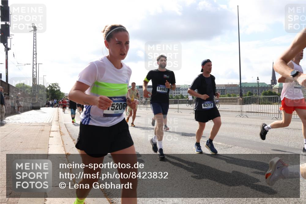 29.06.2025 - hella hamburg halbmarathon Lena Gebhardt http://msf.ph/oto/8423832 29.06.2025 09:52:14 Lombardsbrücke 5206, 18987, 6373, 1057, 1139, 1169, 1312, 1353, 1468, 1569, 1604, 1631, 1763, 2653, 3305, 3437, 3618, 3697, 3852, 4565, 4871, 4915, 5011, 5014, 5047, 5129, 5231, 5336, 5690, 5987, 6373, 6550, 6700, 6705, 6711, 6770, 7092, 7185, 7432, 7710, 8074, 8346, 8359, 8564, 8852, 8900, 9348, 9358, 9444, 9547, 9659, 10319, 10493, 10691, 10741, 10978, 11021, 11062, 11495, 11679, 11714, 11779, 11821, 12046, 12438, 12623, 12772, 13614, 13728, 14257 meine-sportfotos.de
