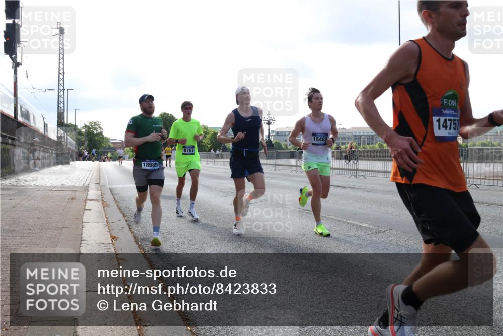29.06.2025 - hella hamburg halbmarathon Lena Gebhardt http://msf.ph/oto/8423833 29.06.2025 09:43:11 Lombardsbrücke 18989, 9767, 15483, 1475, 1271, 4338, 5301, 5612, 6090, 7331, 7380, 7855, 9097, 9269, 9385, 9565, 9767, 10867, 11228, 11994, 12341, 12360, 12529, 12992, 13346, 13374, 14728, 14753, 14757, 14836, 15483, 15671, 17614, 18037, 18328, 18693, 18695, 18740, 18989, 19041, 19042, 19050, 19076, 19078 meine-sportfotos.de