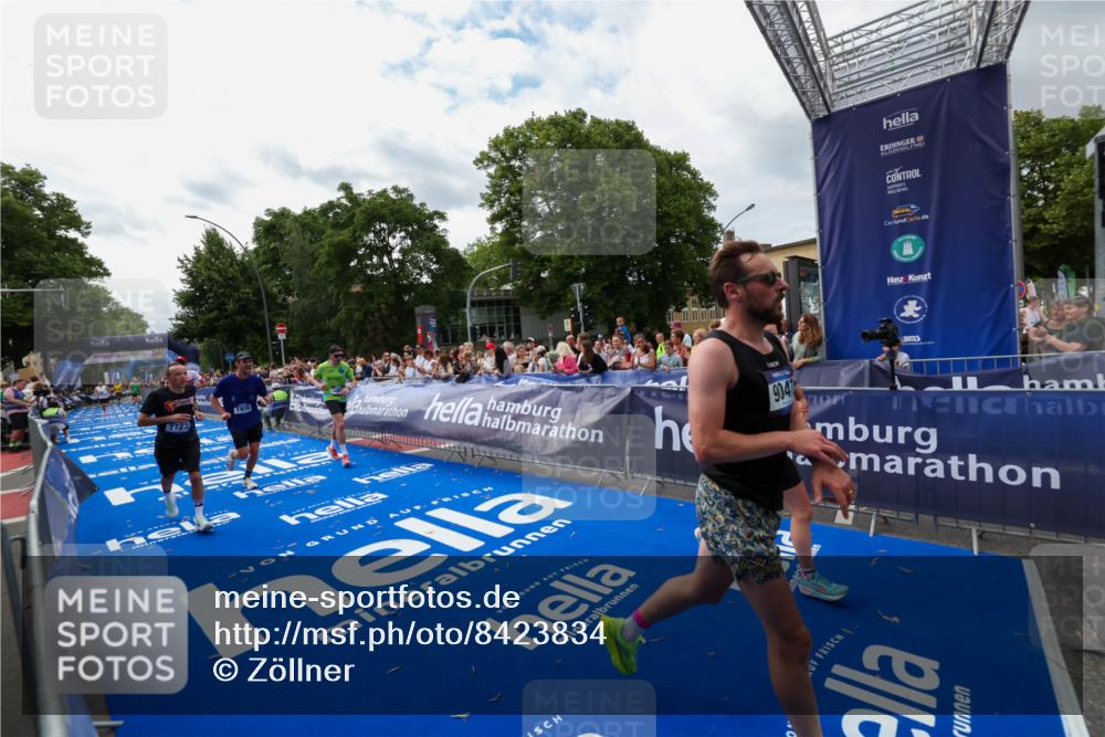 29.06.2025 - hella hamburg halbmarathon Zöllner http://msf.ph/oto/8423834 29.06.2025 10:33:23 Ziel 1959, 4679, 7723, 9047, 14167, 16881, 17175, 17489, 18455 meine-sportfotos.de