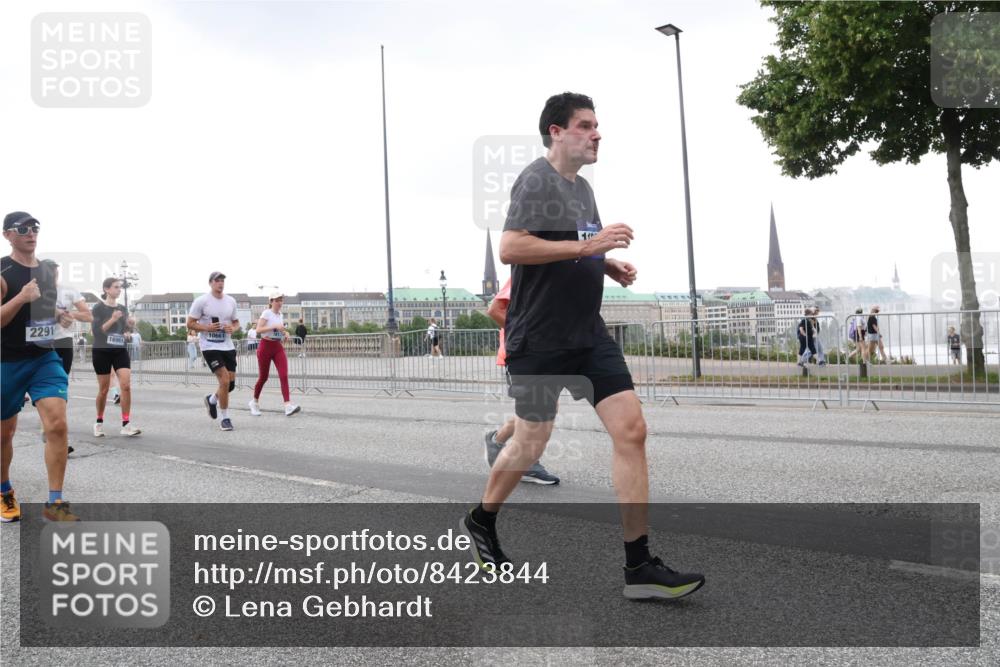 29.06.2025 - hella hamburg halbmarathon Lena Gebhardt http://msf.ph/oto/8423844 29.06.2025 10:53:12 Lombardsbrücke 2291, 16961, 10661, 1340, 1900, 1906, 2065, 2146, 2291, 2409, 2701, 2988, 3226, 3787, 4195, 4626, 4729, 5428, 5815, 6041, 6044, 6135, 6521, 7032, 7068, 7483, 7681, 7737, 7876, 8189, 8212, 8414, 8515, 8641, 8906, 9545, 9685, 9764, 10043, 10055, 10175, 10417, 10490, 10568, 10661, 10981, 11520, 11524, 11919, 12127, 12128, 12193, 12219, 12700, 13489, 13916, 13917, 14009, 14038, 14765, 14807, 14977, 14979, 16137 meine-sportfotos.de