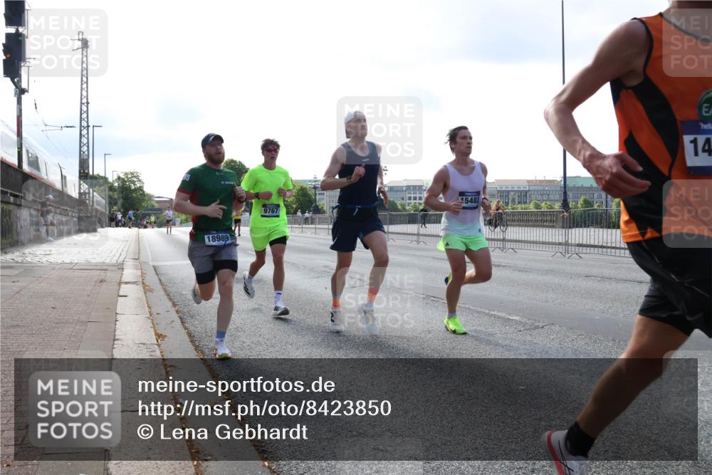 29.06.2025 - hella hamburg halbmarathon Lena Gebhardt http://msf.ph/oto/8423850 29.06.2025 09:43:11 Lombardsbrücke 35, 18989, 9767, 15483, 14, 1271, 4338, 5301, 5612, 6090, 7331, 7380, 7855, 9097, 9269, 9385, 9565, 9767, 10867, 11228, 11994, 12341, 12360, 12529, 12992, 13346, 13374, 14728, 14753, 14757, 14836, 15483, 15671, 17614, 18037, 18328, 18693, 18695, 18740, 18989, 19041, 19042, 19050, 19076, 19078 meine-sportfotos.de