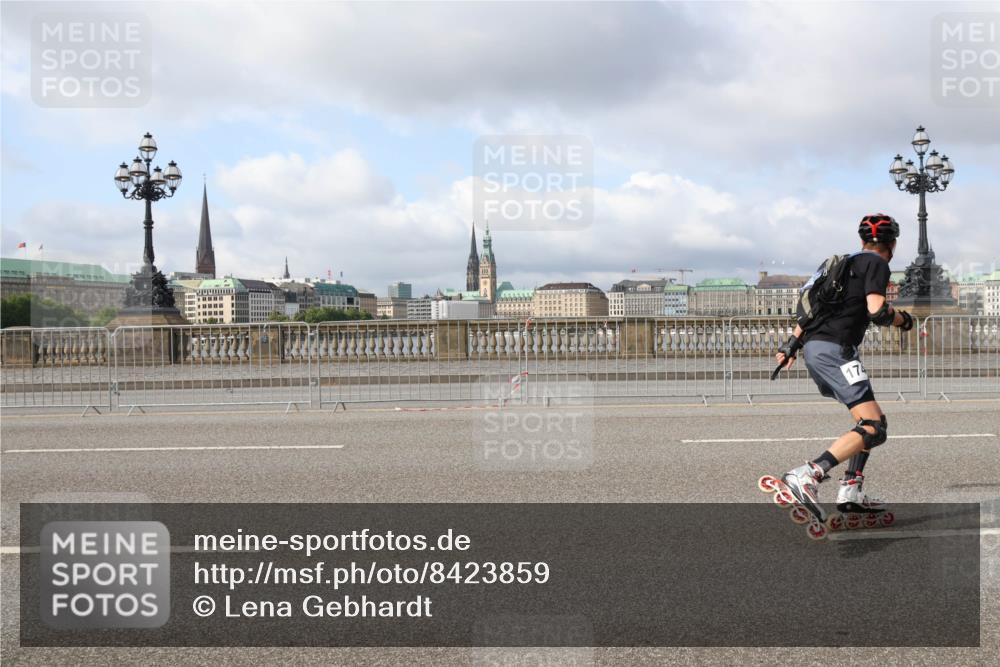 29.06.2025 - hella hamburg halbmarathon Lena Gebhardt http://msf.ph/oto/8423859 29.06.2025 08:58:11 Lombardsbrücke 17 meine-sportfotos.de