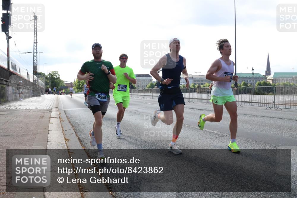 29.06.2025 - hella hamburg halbmarathon Lena Gebhardt http://msf.ph/oto/8423862 29.06.2025 09:43:11 Lombardsbrücke 18989, 9767, 1271, 4338, 5301, 5612, 6090, 7331, 7380, 7855, 9097, 9269, 9385, 9565, 9767, 10867, 11228, 11994, 12341, 12360, 12529, 12992, 13346, 13374, 14728, 14753, 14757, 14836, 15483, 15671, 17614, 18037, 18328, 18693, 18695, 18740, 18989, 19041, 19042, 19050, 19076, 19078 meine-sportfotos.de