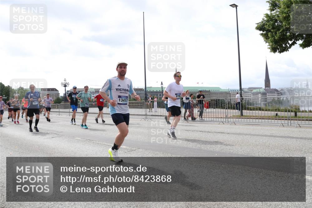 29.06.2025 - hella hamburg halbmarathon Lena Gebhardt http://msf.ph/oto/8423868 29.06.2025 10:43:11 Lombardsbrücke 19115, 13417, 879, 1149, 1155, 1467, 1656, 1788, 1816, 1878, 1964, 2103, 2158, 2267, 2361, 2450, 2509, 2971, 3074, 3238, 3283, 3329, 3378, 3518, 3638, 3764, 4056, 4092, 4105, 4177, 4302, 4367, 4385, 4680, 5067, 5268, 5610, 5720, 5755, 5967, 6012, 6440, 7043, 7461, 7872, 7926, 8135, 8161, 8184, 8408, 8435, 8795, 8991, 9072, 9304, 9378, 9639, 9641, 9644, 9976, 10008, 10180, 11142, 11710, 12151, 12441, 13049 meine-sportfotos.de