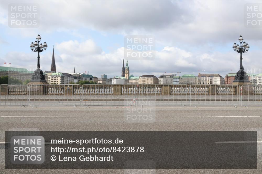 29.06.2025 - hella hamburg halbmarathon Lena Gebhardt http://msf.ph/oto/8423878 29.06.2025 08:58:13 Lombardsbrücke  meine-sportfotos.de
